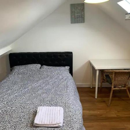 Modern 5 Bedroom Family House - 18 Mins To Station London Kültér fotó
