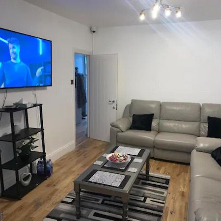 Modern 5 Bedroom Family House - 18 Mins To Station London Kültér fotó