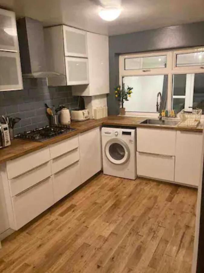 Modern 5 Bedroom Family House - 18 Mins To Station London Kültér fotó
