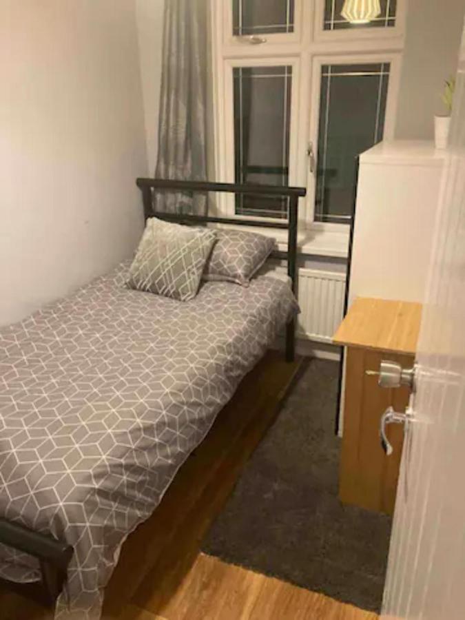 Modern 5 Bedroom Family House - 18 Mins To Station London Kültér fotó