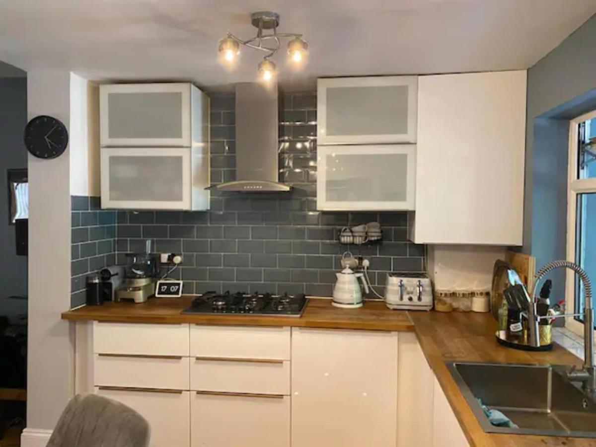 Modern 5 Bedroom Family House - 18 Mins To Station London Kültér fotó