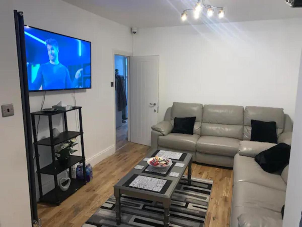 Modern 5 Bedroom Family House - 18 Mins To Station London Kültér fotó