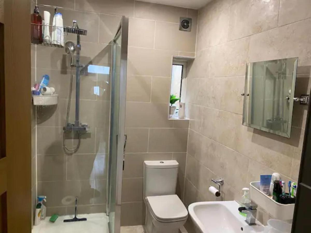 Modern 5 Bedroom Family House - 18 Mins To Station London Kültér fotó