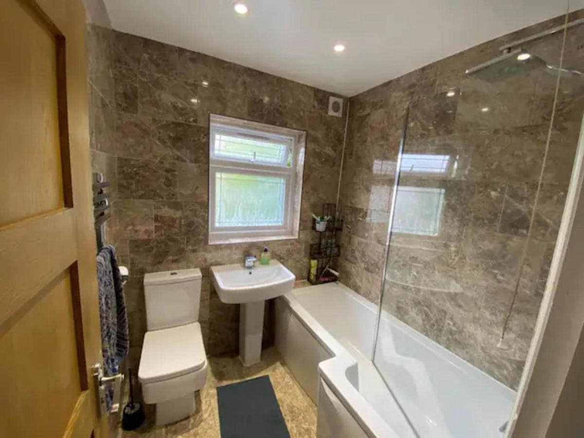 Modern 5 Bedroom Family House - 18 Mins To Station London Kültér fotó